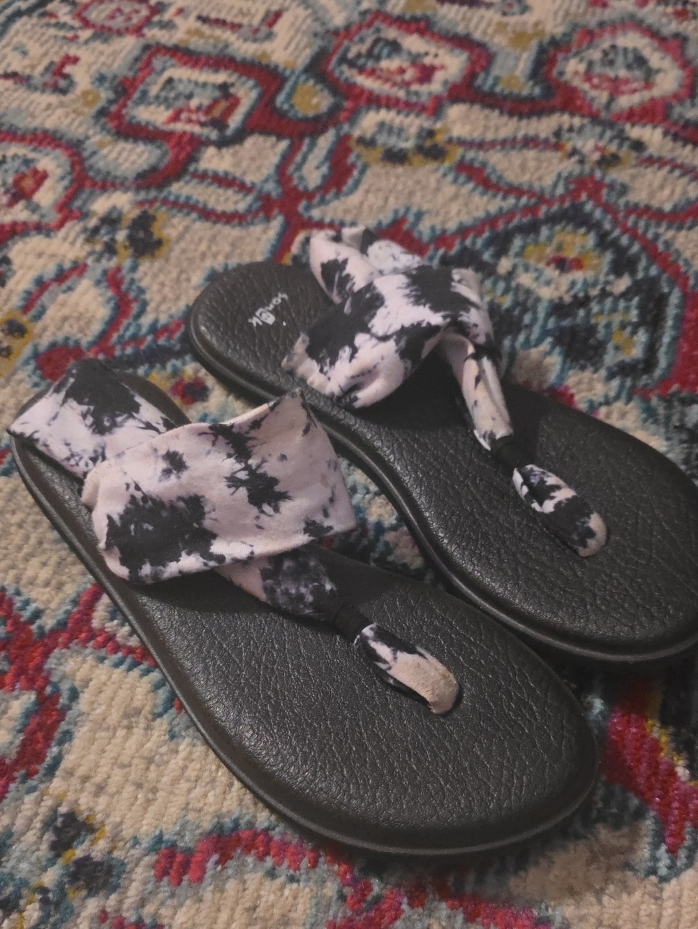 Sanuk Black & White Tie-Dye Fabric Thong Sandals